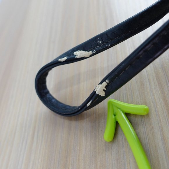 VTG VALENTINO Purse Leather Black Crossbody Small V Logo‎ Sling MARIO VALENTINO - Picture 12 of 16